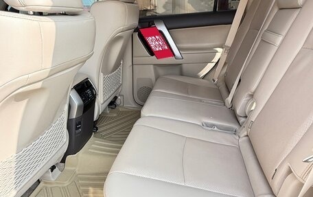 Toyota Land Cruiser Prado 150 рестайлинг 2, 2023 год, 5 500 000 рублей, 5 фотография