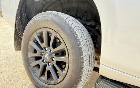Toyota Land Cruiser Prado 150 рестайлинг 2, 2023 год, 5 500 000 рублей, 11 фотография