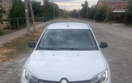 Renault Logan II, 2018 год, 355 000 рублей, 2 фотография