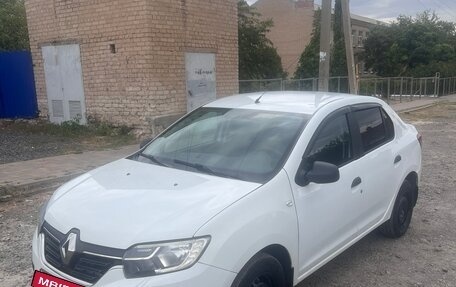 Renault Logan II, 2018 год, 355 000 рублей, 4 фотография