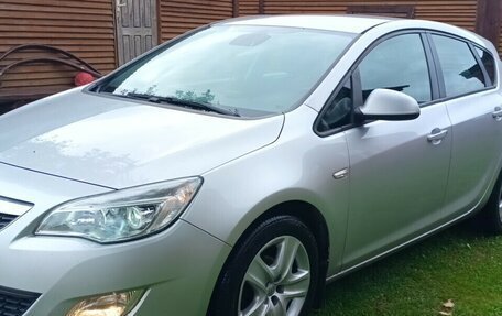 Opel Astra J, 2012 год, 550 000 рублей, 1 фотография