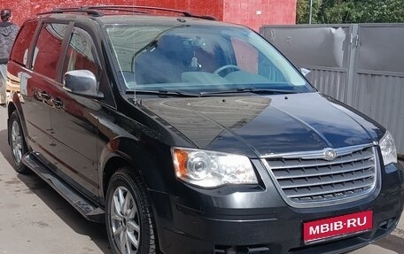 Chrysler Town & Country V рестайлинг, 2008 год, 600 000 рублей, 1 фотография