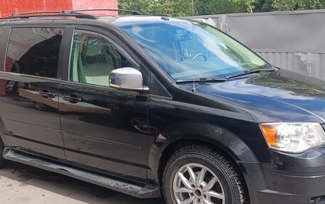 Chrysler Town & Country V рестайлинг, 2008 год, 600 000 рублей, 4 фотография