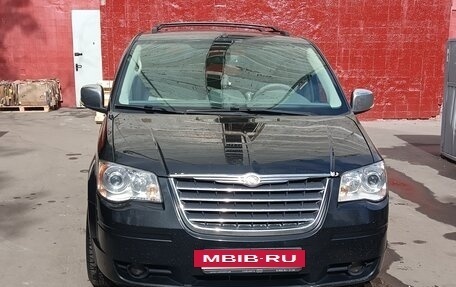 Chrysler Town & Country V рестайлинг, 2008 год, 600 000 рублей, 2 фотография