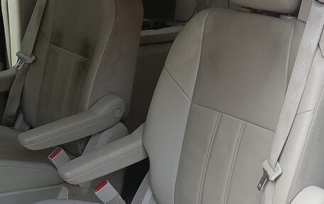Chrysler Town & Country V рестайлинг, 2008 год, 600 000 рублей, 9 фотография