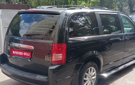 Chrysler Town & Country V рестайлинг, 2008 год, 600 000 рублей, 5 фотография
