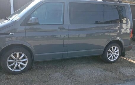 Volkswagen Transporter T6 рестайлинг, 2021 год, 4 600 000 рублей, 6 фотография