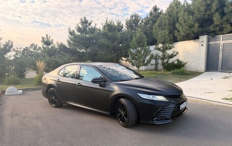 Toyota Camry, 2021 год, 3 400 000 рублей, 2 фотография