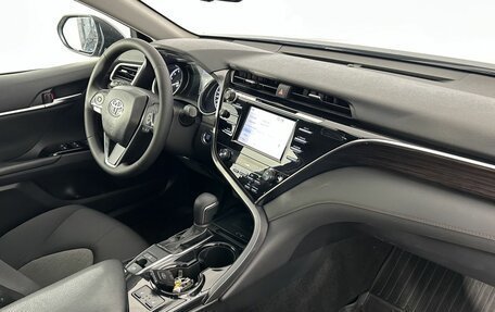 Toyota Camry, 2019 год, 2 600 000 рублей, 20 фотография