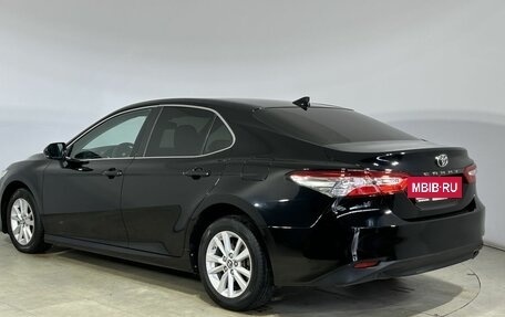 Toyota Camry, 2019 год, 2 600 000 рублей, 10 фотография