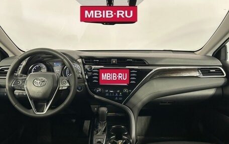 Toyota Camry, 2019 год, 2 600 000 рублей, 18 фотография