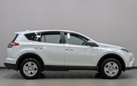 Toyota RAV4, 2018 год, 2 740 000 рублей, 12 фотография