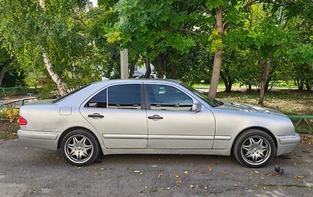 Mercedes-Benz E-Класс, 1997 год, 400 000 рублей, 2 фотография