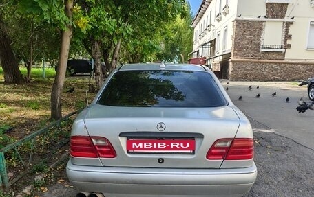 Mercedes-Benz E-Класс, 1997 год, 400 000 рублей, 3 фотография