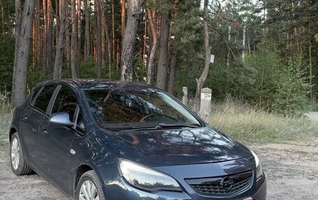 Opel Astra J, 2010 год, 555 000 рублей, 2 фотография