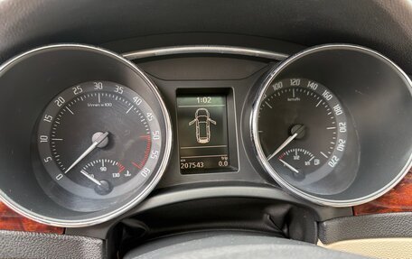 Skoda Superb III рестайлинг, 2012 год, 1 250 000 рублей, 16 фотография