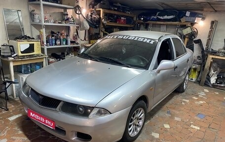 Mitsubishi Carisma I, 1999 год, 2 000 рублей, 1 фотография
