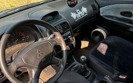 Mitsubishi Carisma I, 2001 год, 240 000 рублей, 9 фотография