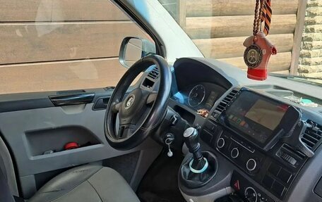Volkswagen Transporter T5 рестайлинг, 2010 год, 1 000 000 рублей, 8 фотография
