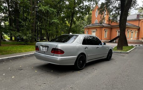Mercedes-Benz E-Класс, 1998 год, 600 000 рублей, 4 фотография