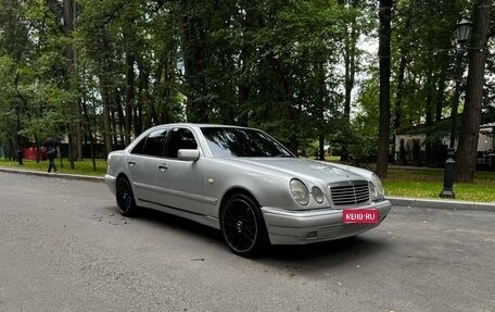 Mercedes-Benz E-Класс, 1998 год, 600 000 рублей, 1 фотография