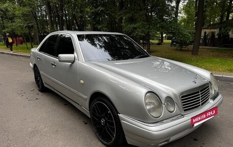 Mercedes-Benz E-Класс, 1998 год, 600 000 рублей, 3 фотография