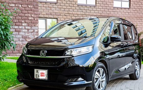 Honda Freed II, 2022 год, 1 850 000 рублей, 2 фотография