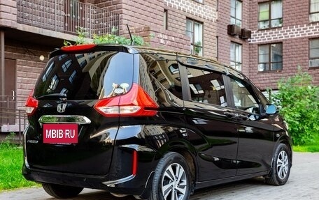 Honda Freed II, 2022 год, 1 850 000 рублей, 6 фотография