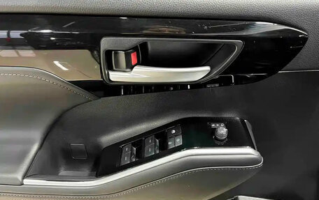 Toyota Highlander, 2022 год, 5 472 550 рублей, 4 фотография