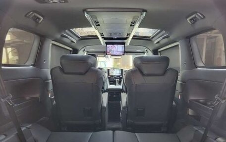 Toyota Alphard, 2026 год, 8 020 000 рублей, 13 фотография