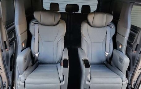 Toyota Alphard, 2026 год, 8 020 000 рублей, 24 фотография