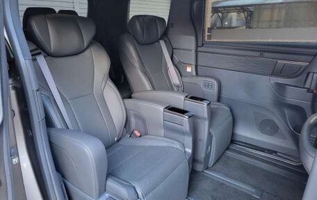 Toyota Alphard, 2026 год, 8 020 000 рублей, 22 фотография