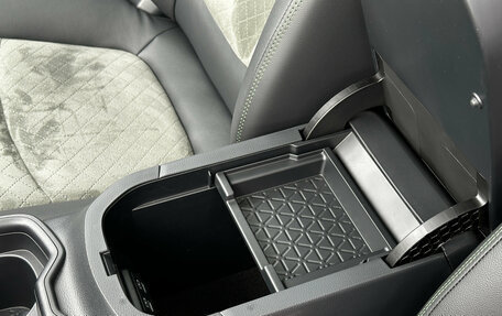 Toyota RAV4, 2025 год, 3 850 000 рублей, 17 фотография