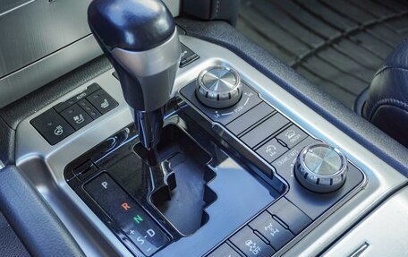 Toyota Land Cruiser 200, 2017 год, 5 670 000 рублей, 17 фотография