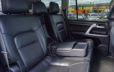 Toyota Land Cruiser 200, 2017 год, 5 670 000 рублей, 10 фотография