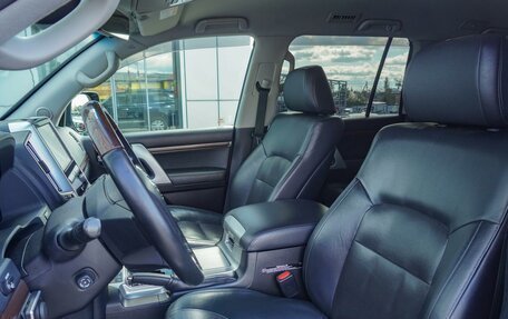 Toyota Land Cruiser 200, 2017 год, 5 670 000 рублей, 12 фотография