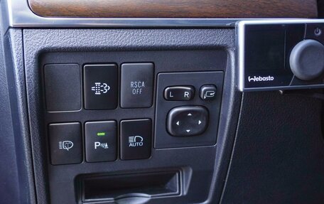 Toyota Land Cruiser 200, 2017 год, 5 670 000 рублей, 24 фотография
