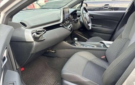 Toyota C-HR I рестайлинг, 2023 год, 1 700 000 рублей, 6 фотография