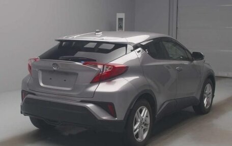 Toyota C-HR I рестайлинг, 2023 год, 1 700 000 рублей, 3 фотография