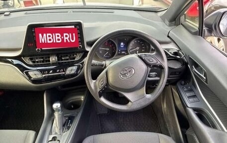 Toyota C-HR I рестайлинг, 2023 год, 1 700 000 рублей, 5 фотография