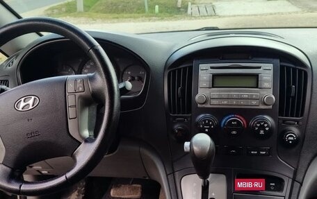 Hyundai Grand Starex Grand Starex I рестайлинг 2, 2010 год, 1 300 000 рублей, 21 фотография