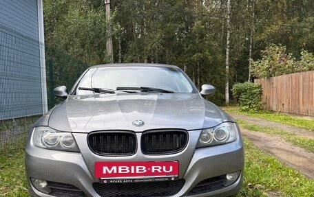 BMW 3 серия, 2010 год, 999 999 рублей, 2 фотография