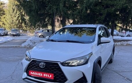 Toyota Yaris XP150 рестайлинг, 2022 год, 1 990 000 рублей, 5 фотография