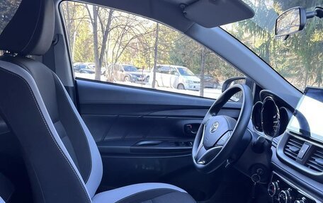 Toyota Yaris XP150 рестайлинг, 2022 год, 1 990 000 рублей, 19 фотография