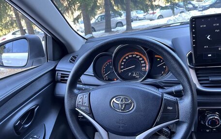 Toyota Yaris XP150 рестайлинг, 2022 год, 1 990 000 рублей, 21 фотография