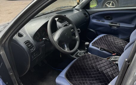 Mitsubishi Carisma I, 2003 год, 200 000 рублей, 9 фотография