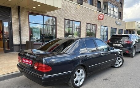 Mercedes-Benz E-Класс, 1998 год, 560 000 рублей, 1 фотография