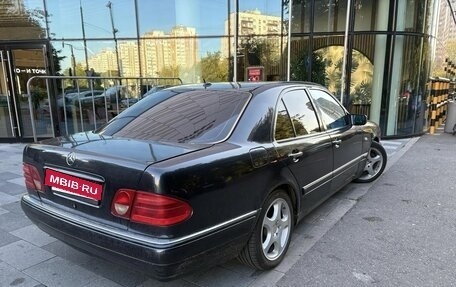 Mercedes-Benz E-Класс, 1998 год, 560 000 рублей, 12 фотография