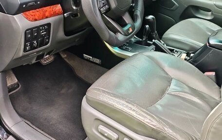 Toyota Land Cruiser Prado 120 рестайлинг, 2005 год, 1 500 000 рублей, 15 фотография