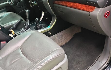 Toyota Land Cruiser Prado 120 рестайлинг, 2005 год, 1 500 000 рублей, 17 фотография